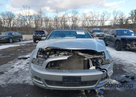 2013 Ford Mustang V6 Premium z USA, uszkodzony, nr VIN 1ZVBP8EM8D5265320